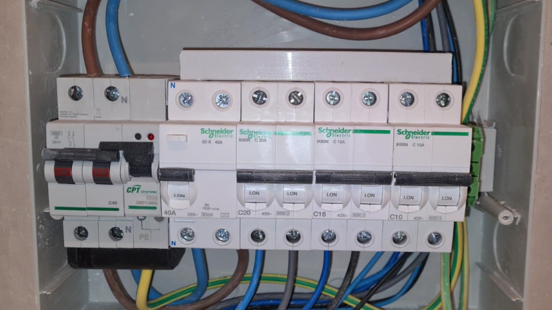 cableado-cuadro-electrico-protector-sobretensiones-diferencial-magnetotermicos-domo-electra